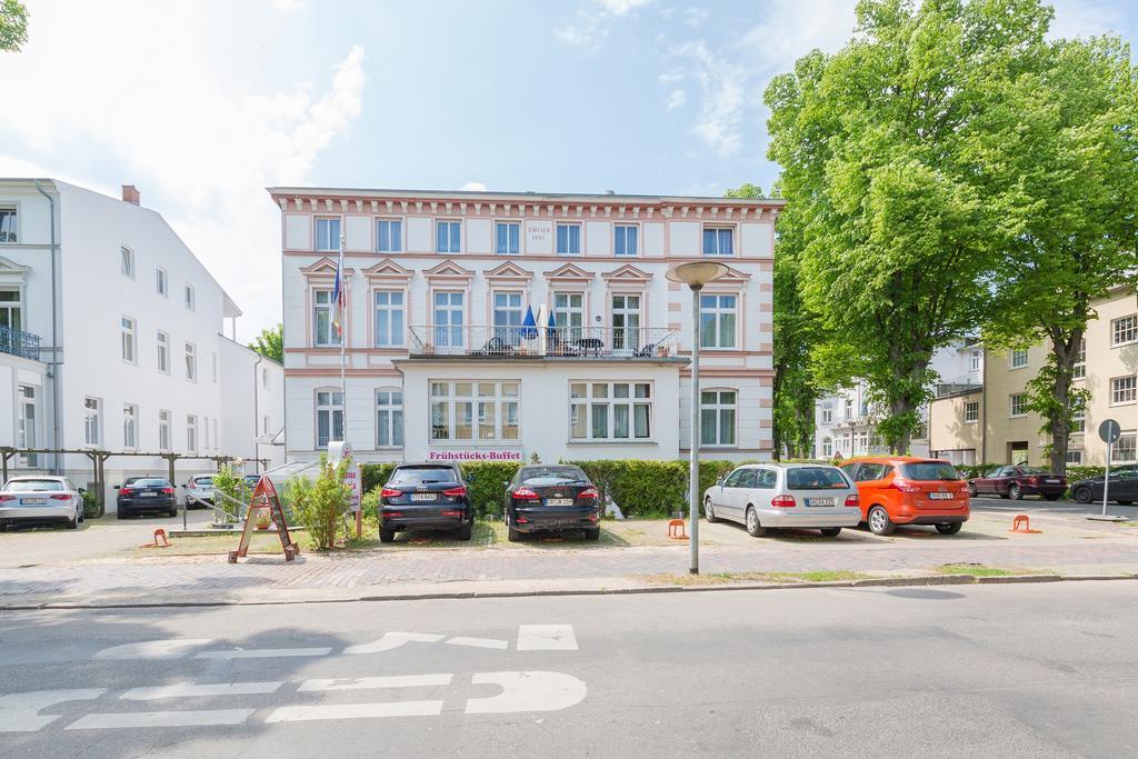 Haus Troja Hotel Rostock Exterior foto
