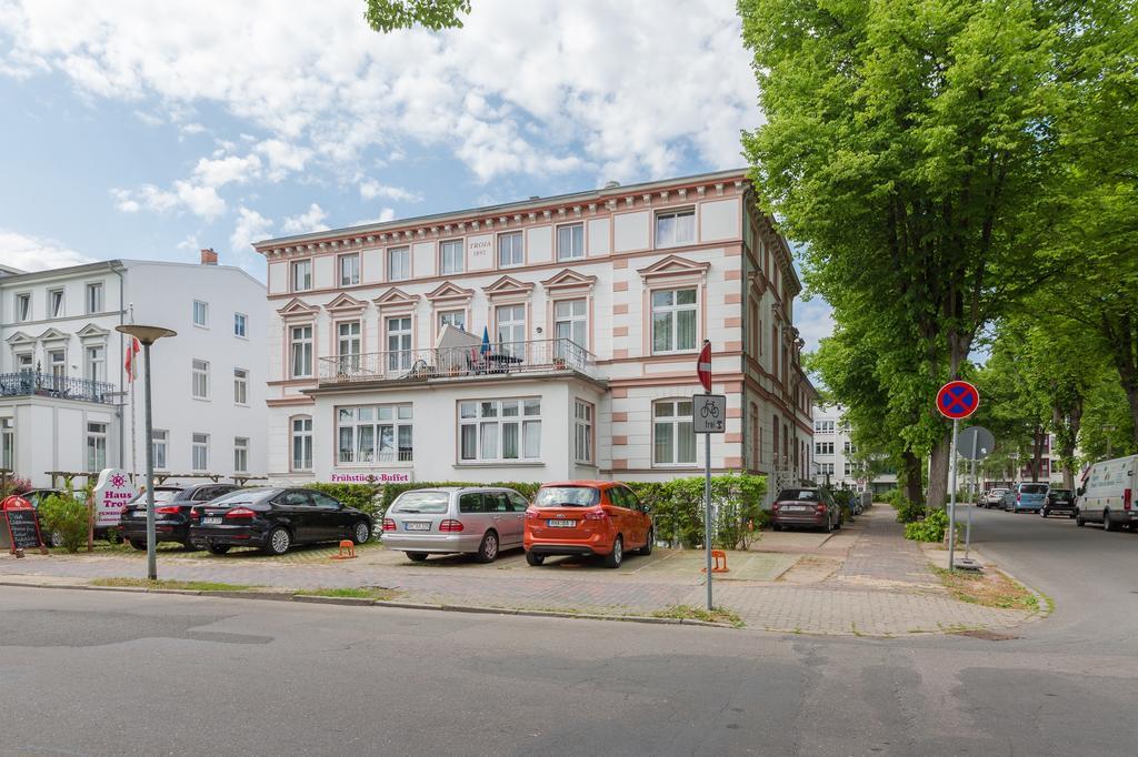 Haus Troja Hotel Rostock Exterior foto